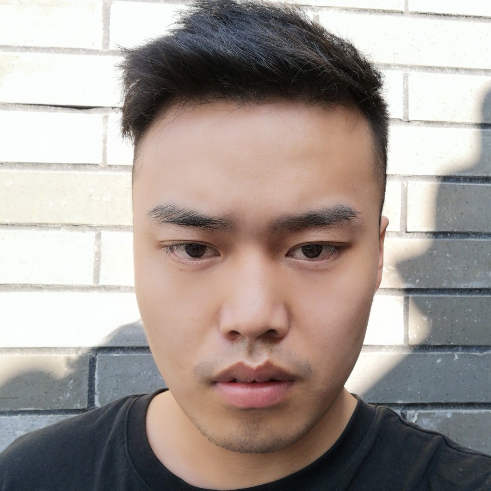 动人踢裙子的照片
