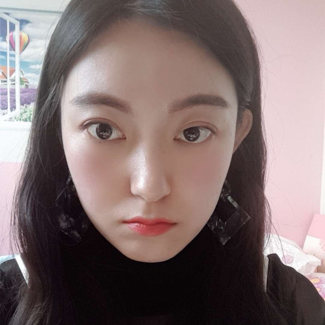 B.I的照片