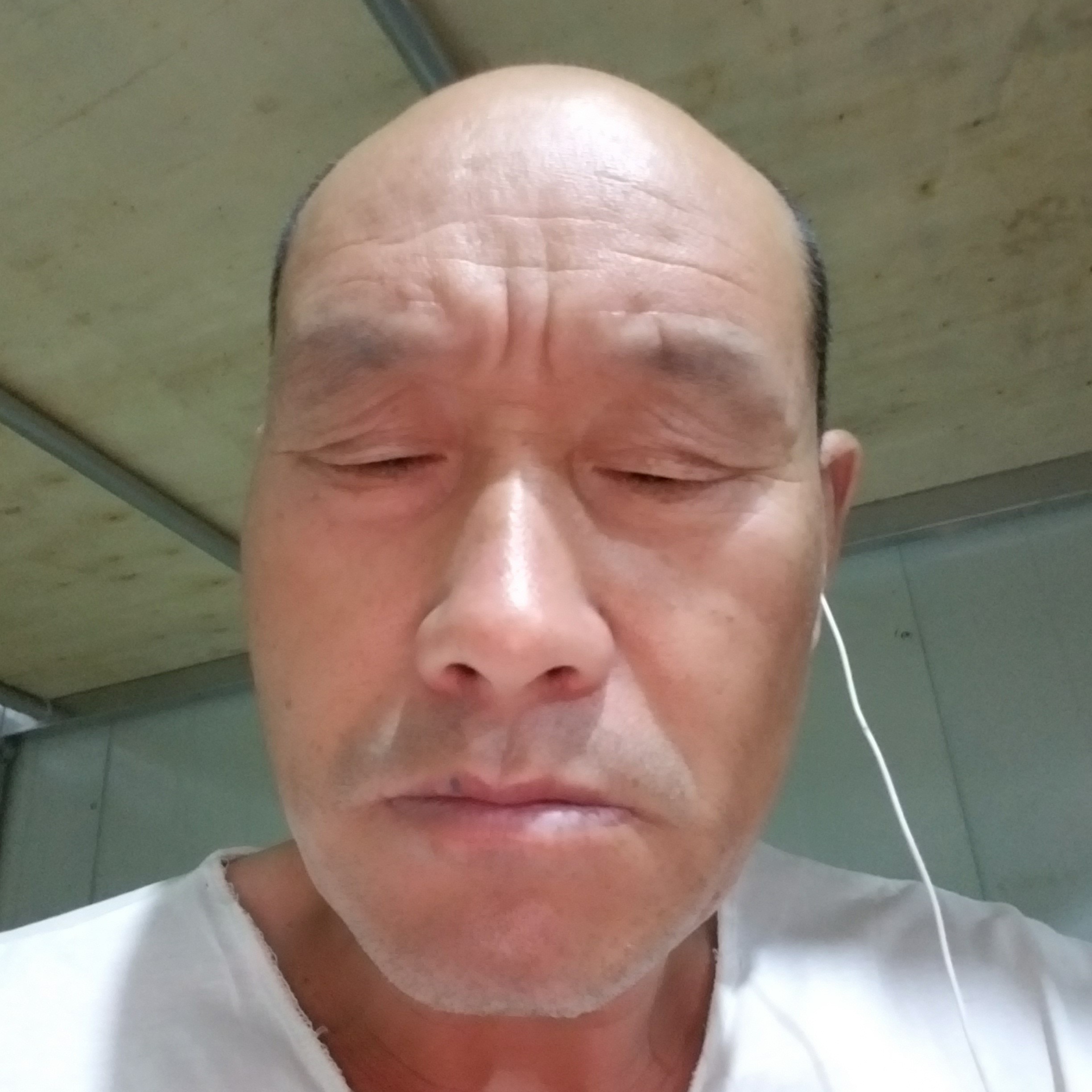 健康回首酒窝的照片