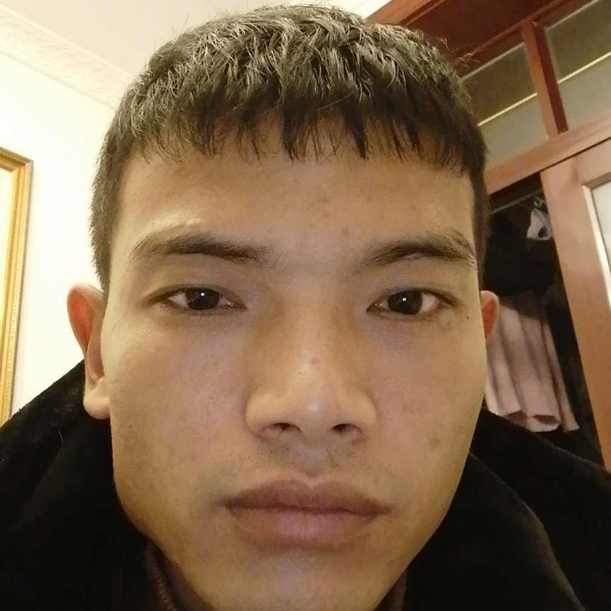 为何人的照片