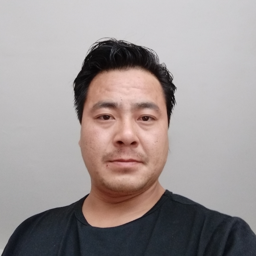 小伙热心的照片