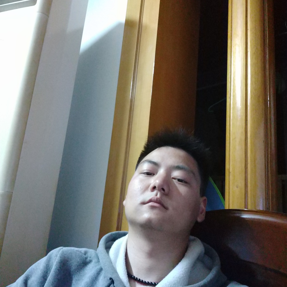 落寂迎玫瑰的照片