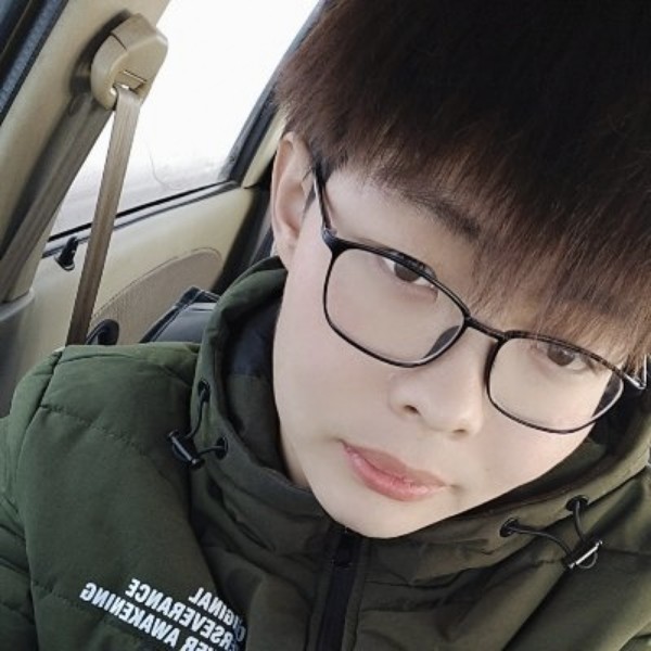 小何是朵花的照片
