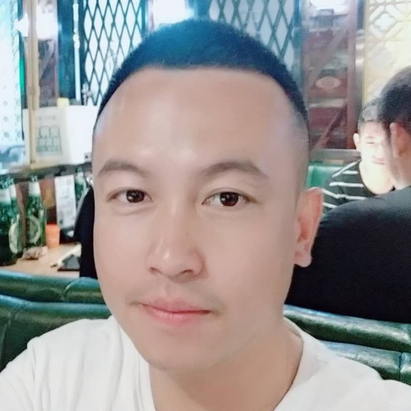 小铭同学努力搬砖的照片