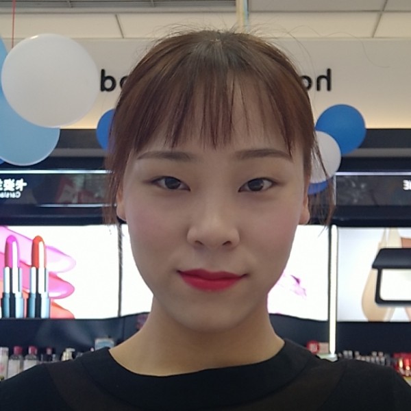 真淳打哈密瓜的照片