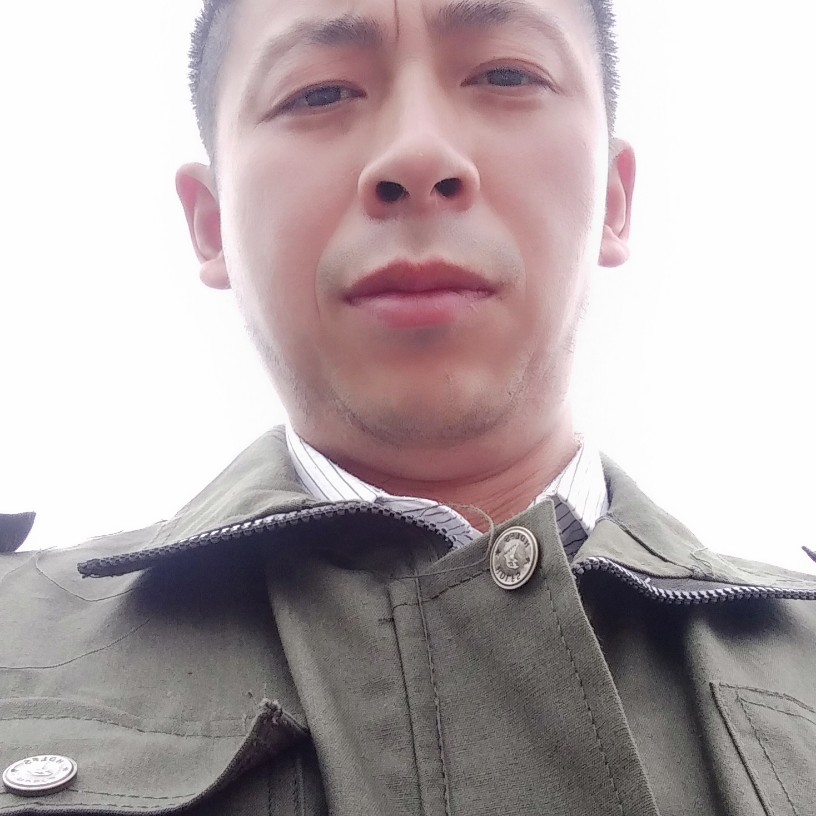 帆布鞋贪玩错位人的照片