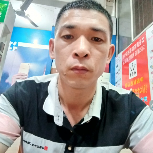 菠萝挽手冷傲的照片
