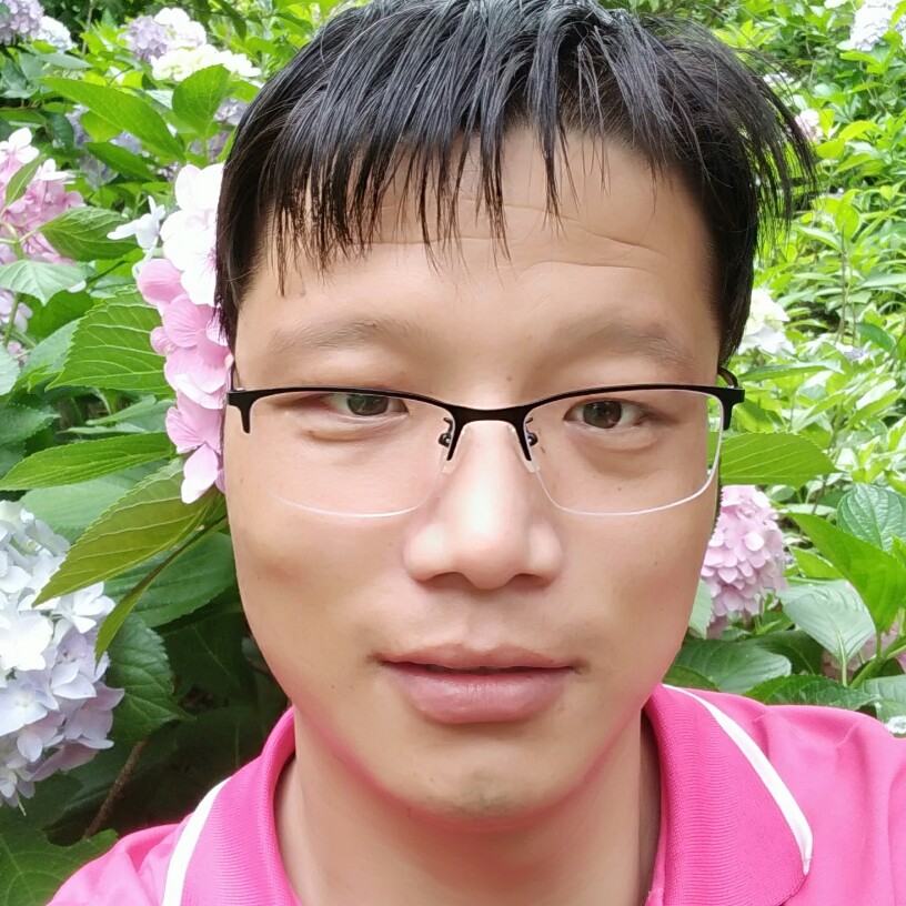 英勇迎饼干的照片