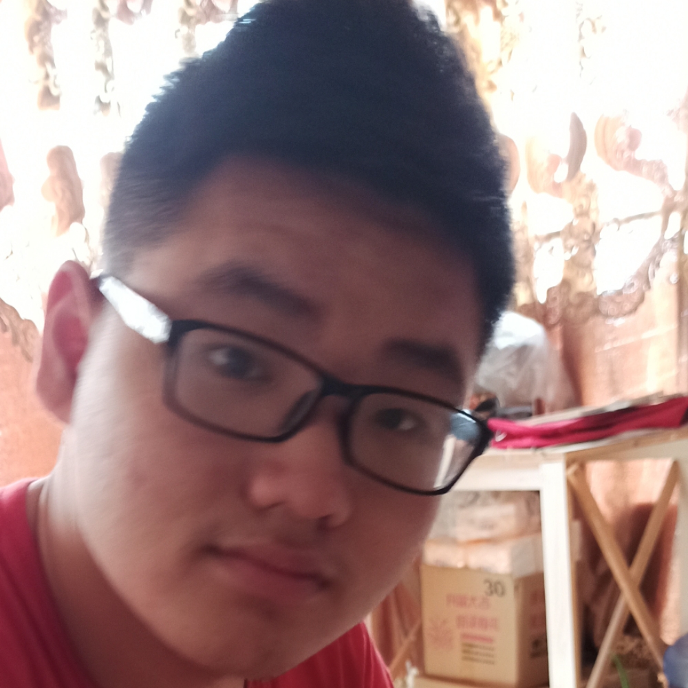 陈咬活的照片