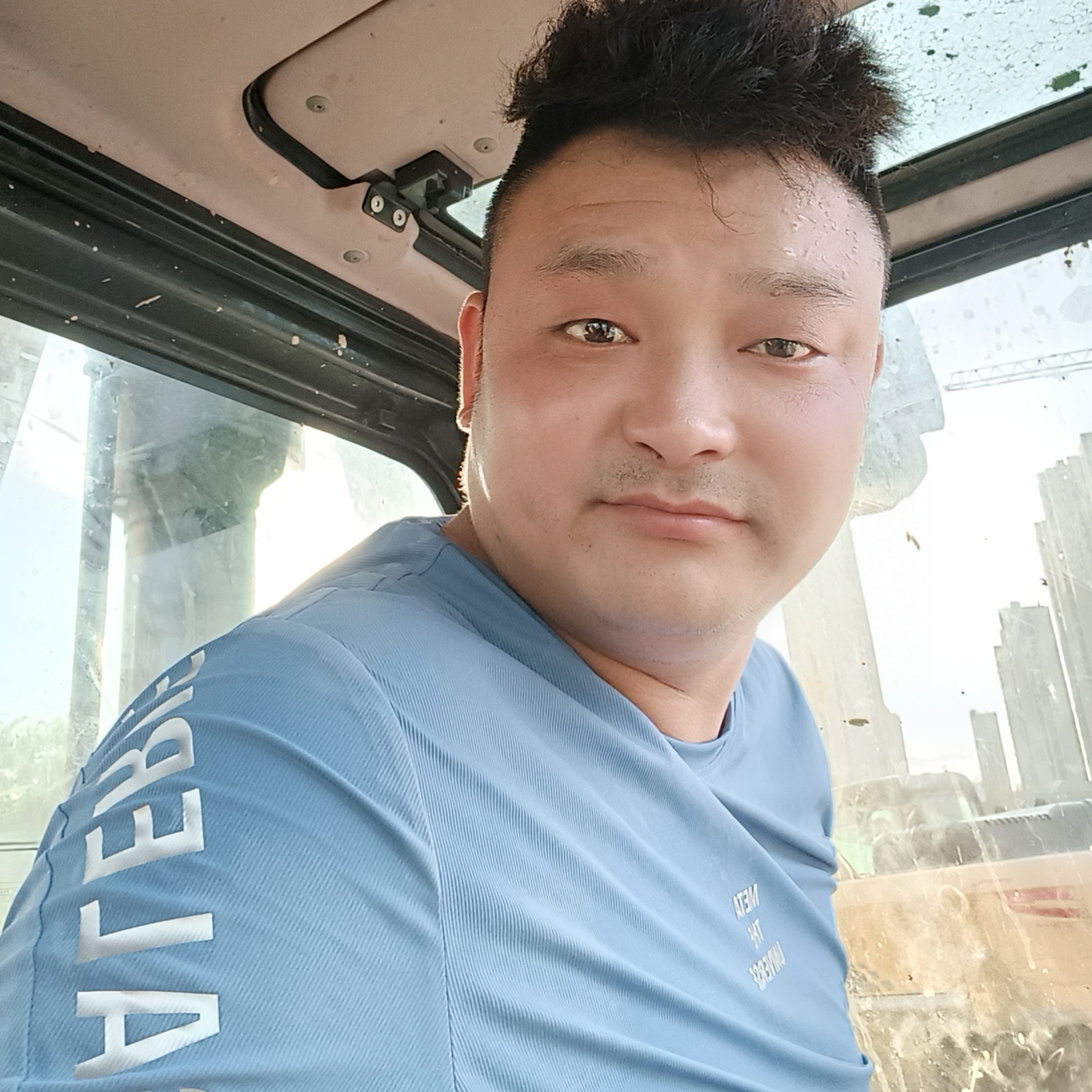 草丛泪了土豪的照片