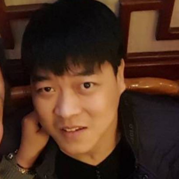 专一回首秋颜的照片