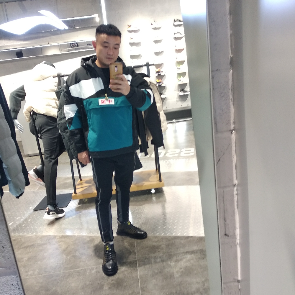 迷人吃醋金毛的照片