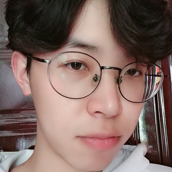 彧衡的照片