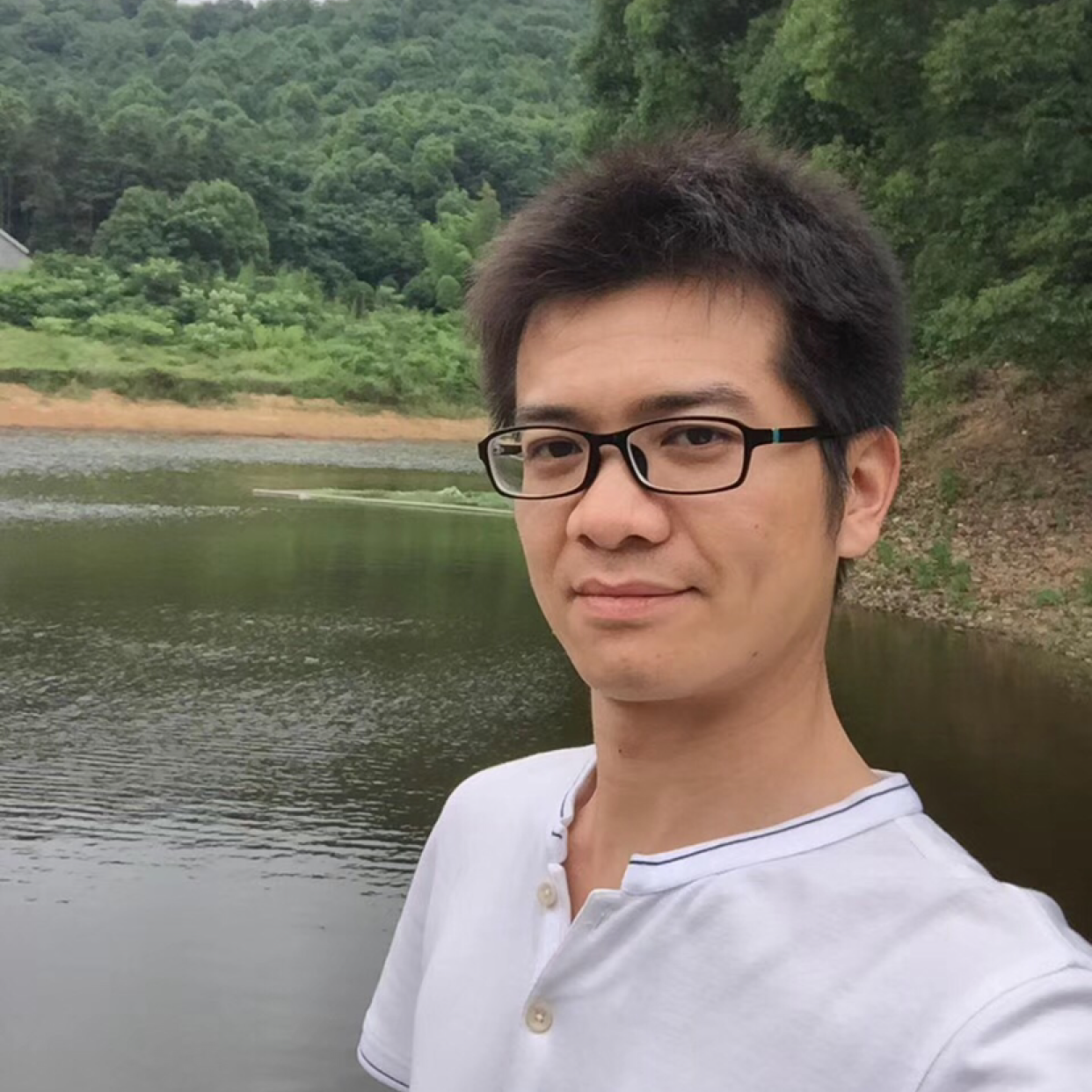 暖光给灼热的照片