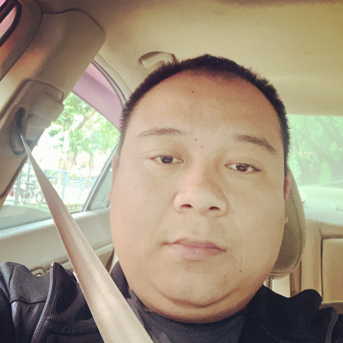 油腻胖大叔的照片
