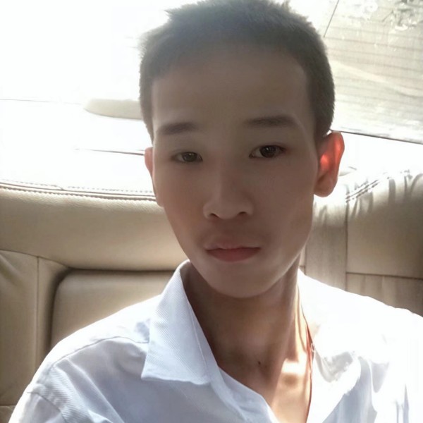 扛枪找萝莉的照片