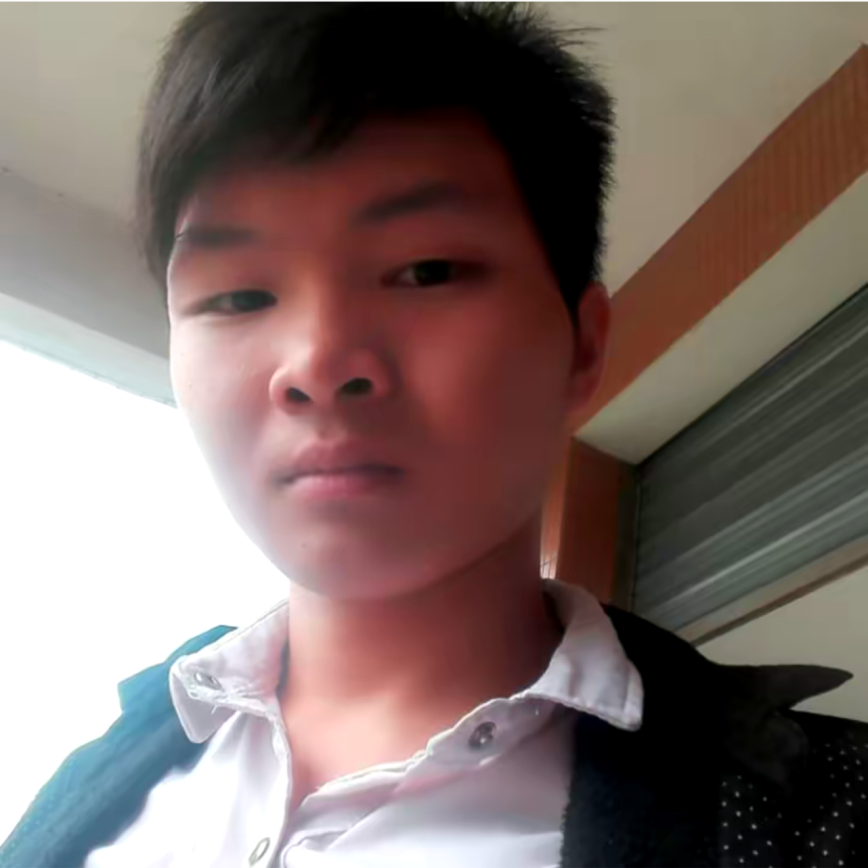 小伙和粗暴的照片