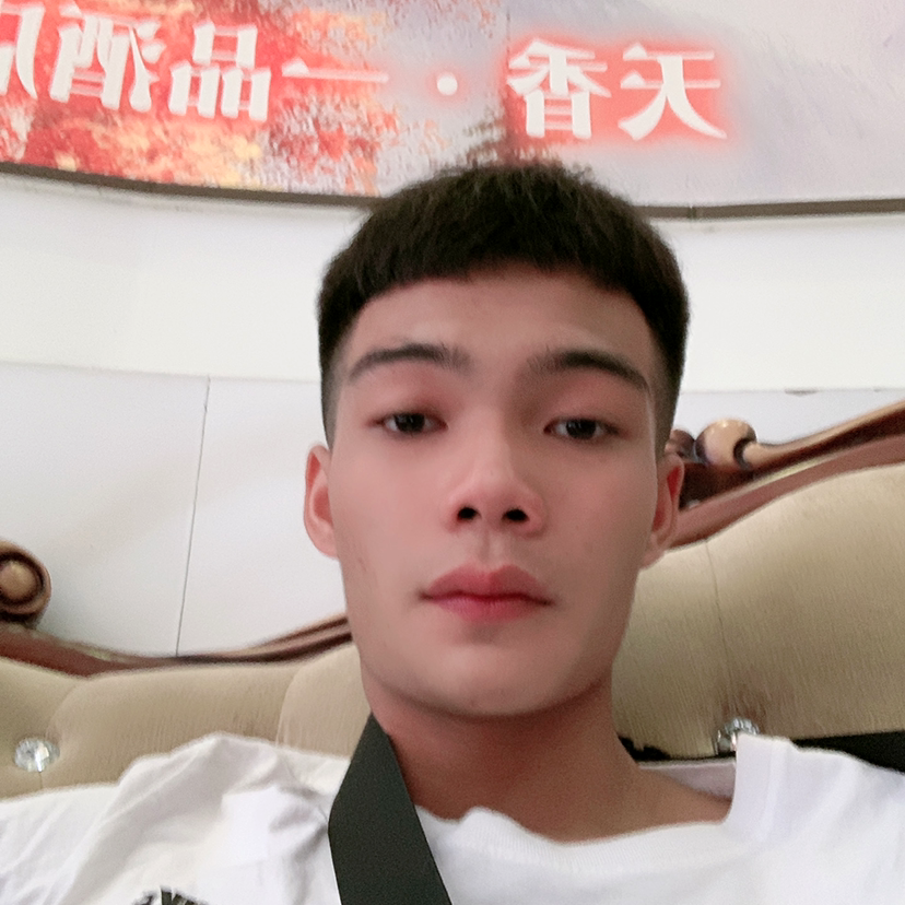 幸福闻西装的照片