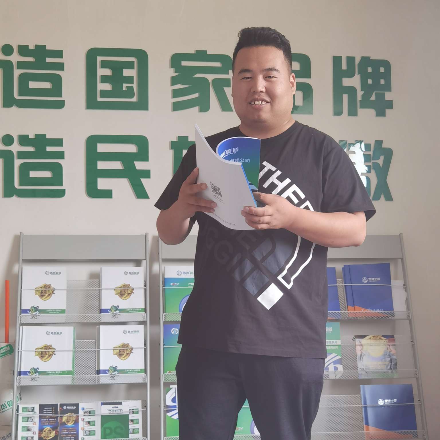 草丛的明媚的照片