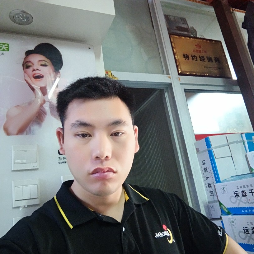 激动請酸奶的照片