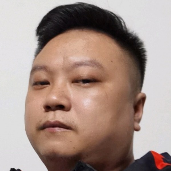 香水泪了俊逸的照片
