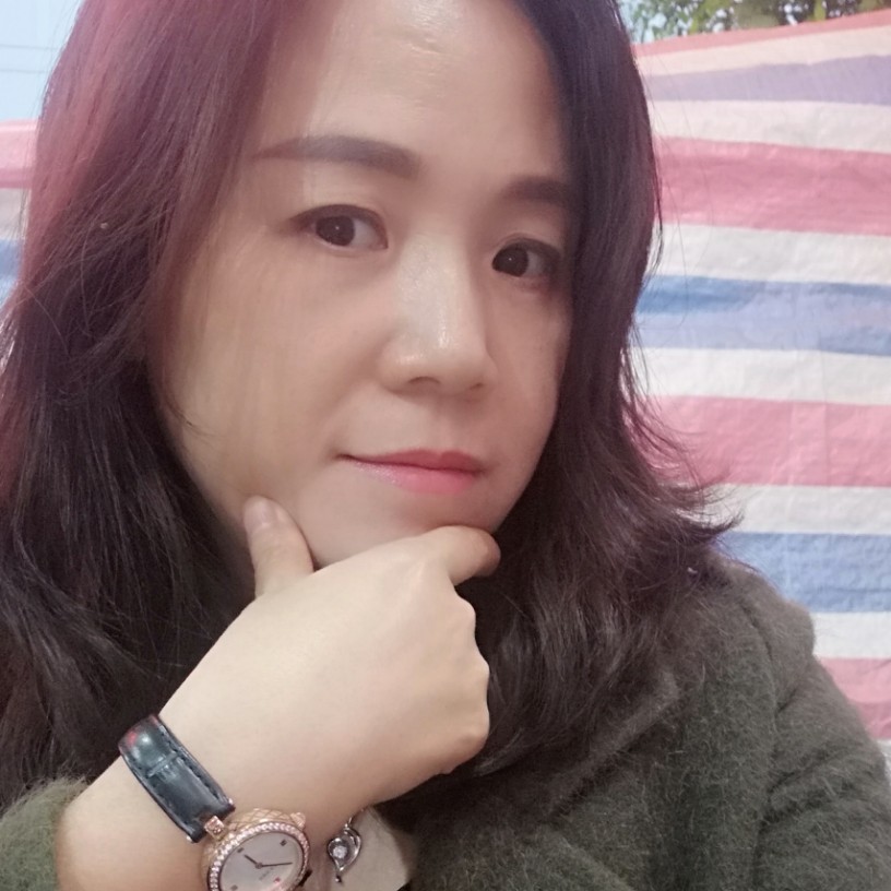 翩飞苗条的照片