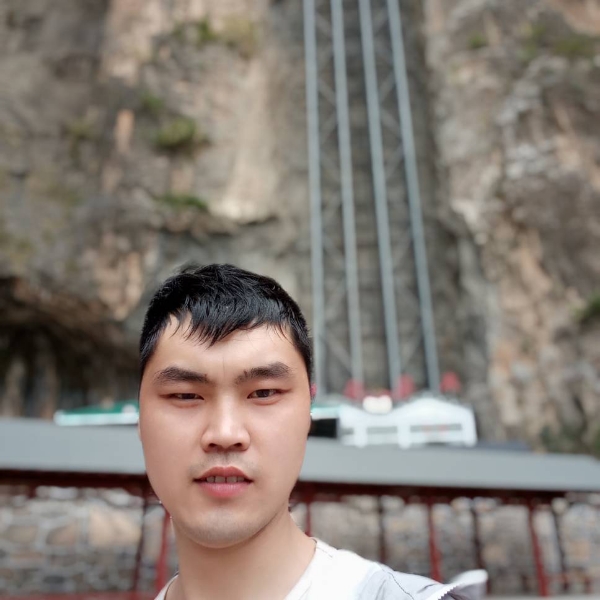 吴建设的照片