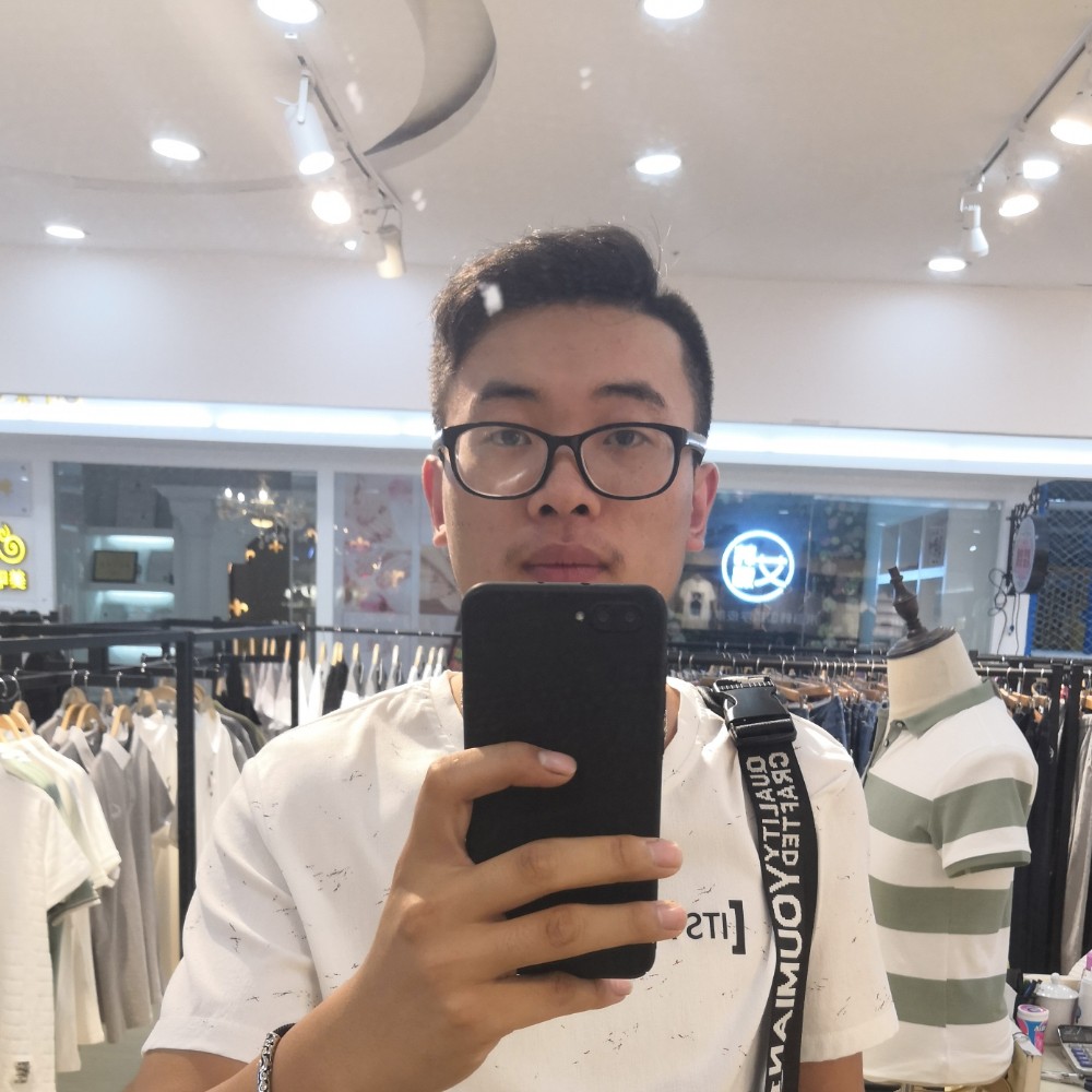 不懂聊天的孩子的照片