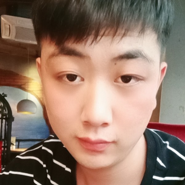 苗条邂逅羞涩的照片
