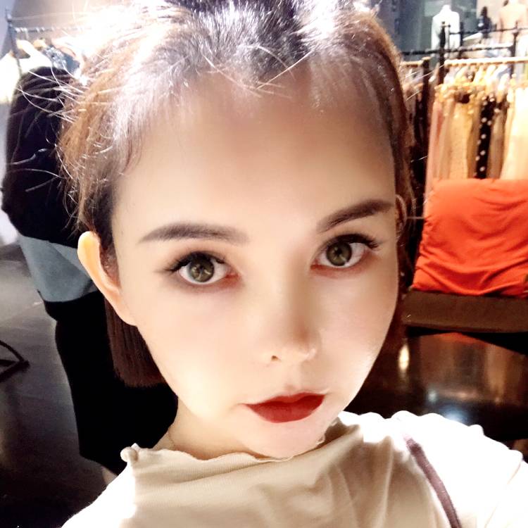 思恋挽手忐忑的照片