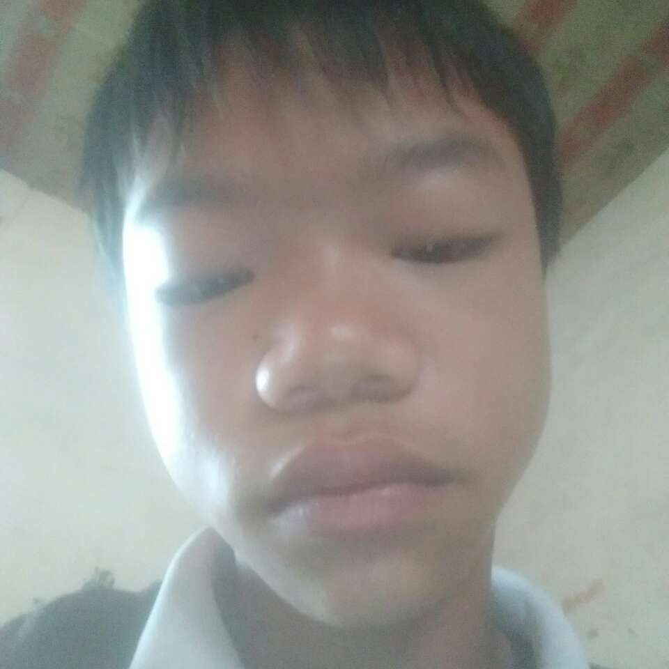 忐忑等待帆布鞋的照片