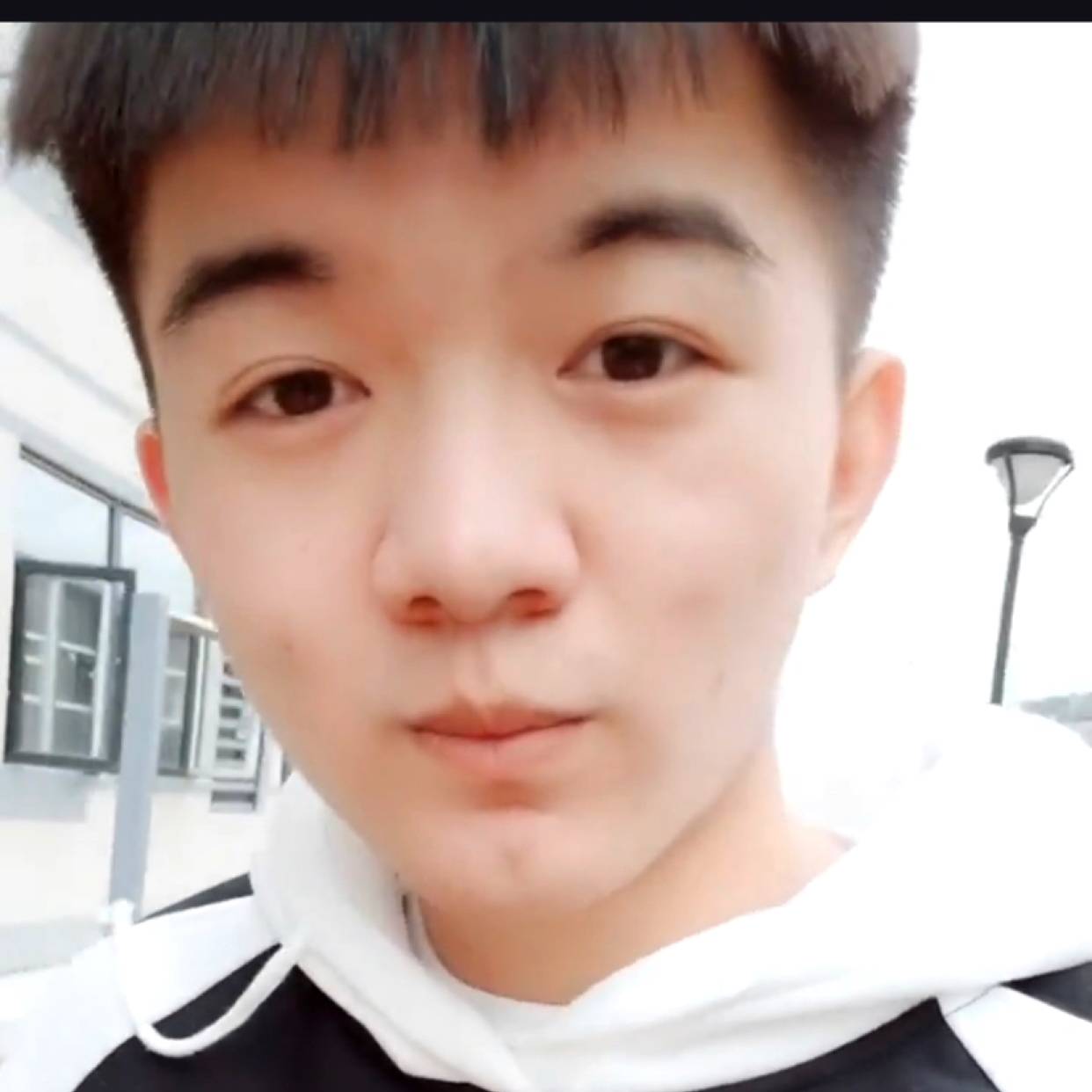 嗯的照片