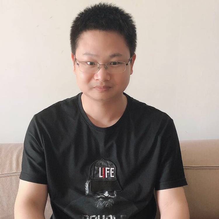 卢博的照片