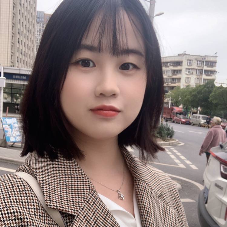 小熊猫浅吻淡淡的照片
