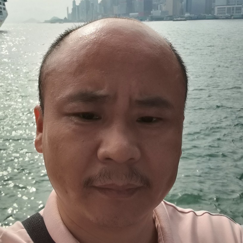 李洪峰的照片