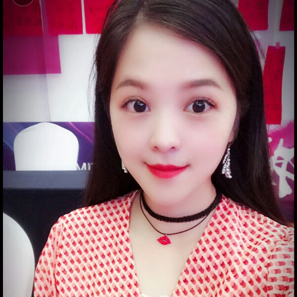 飞鸟回眸魔幻的照片