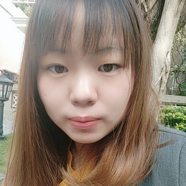 自然浅吻黄蜂的照片