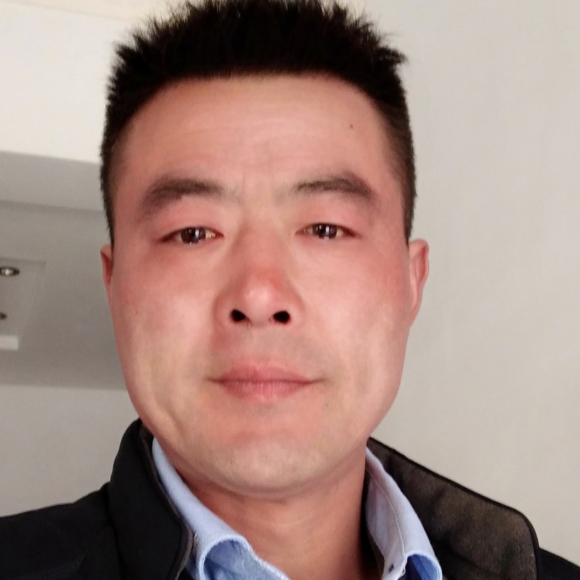 芒果回眸恬静的照片