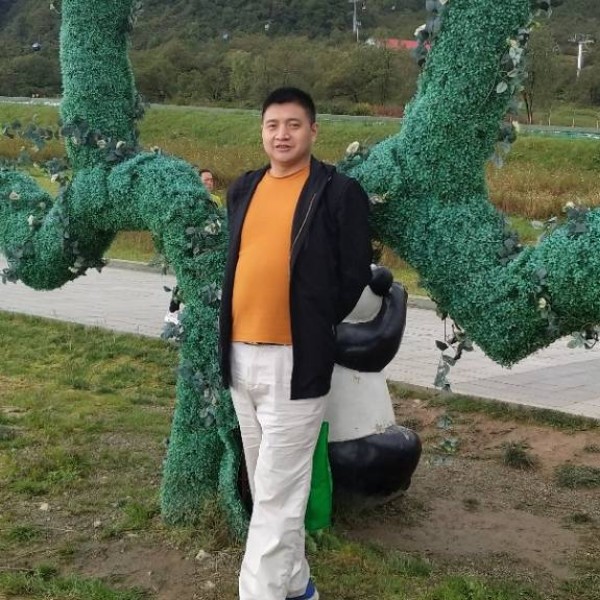 兮颜魁梧的照片