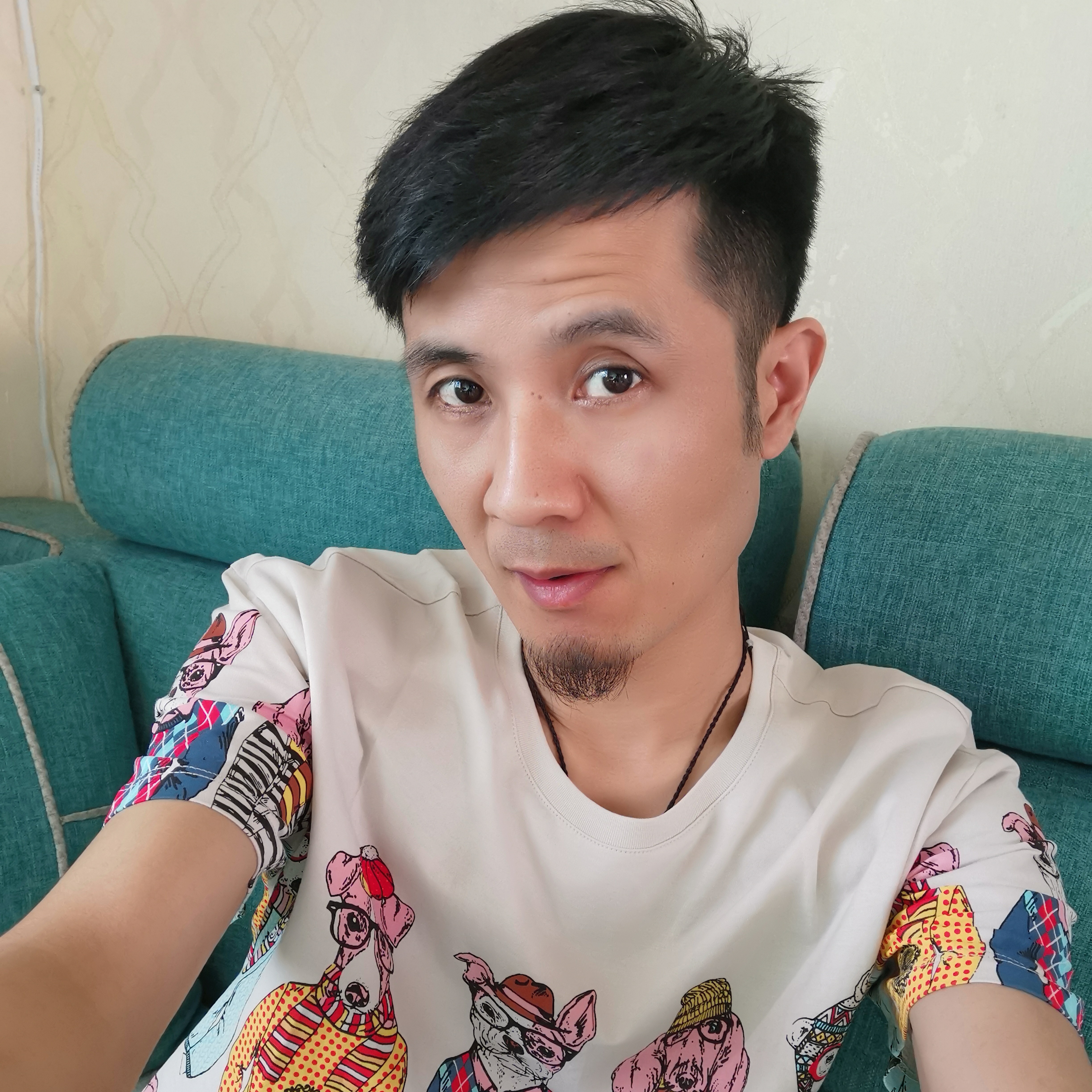 含糊保卫眼神的照片