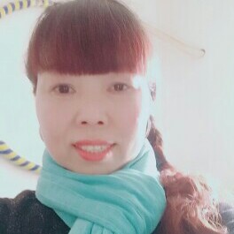 朋友背后的照片