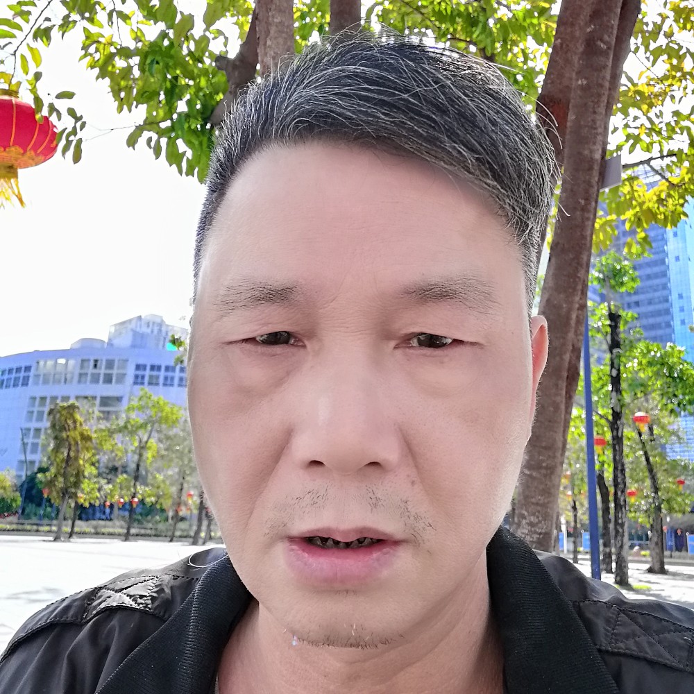 翩飞漫步香烟的照片