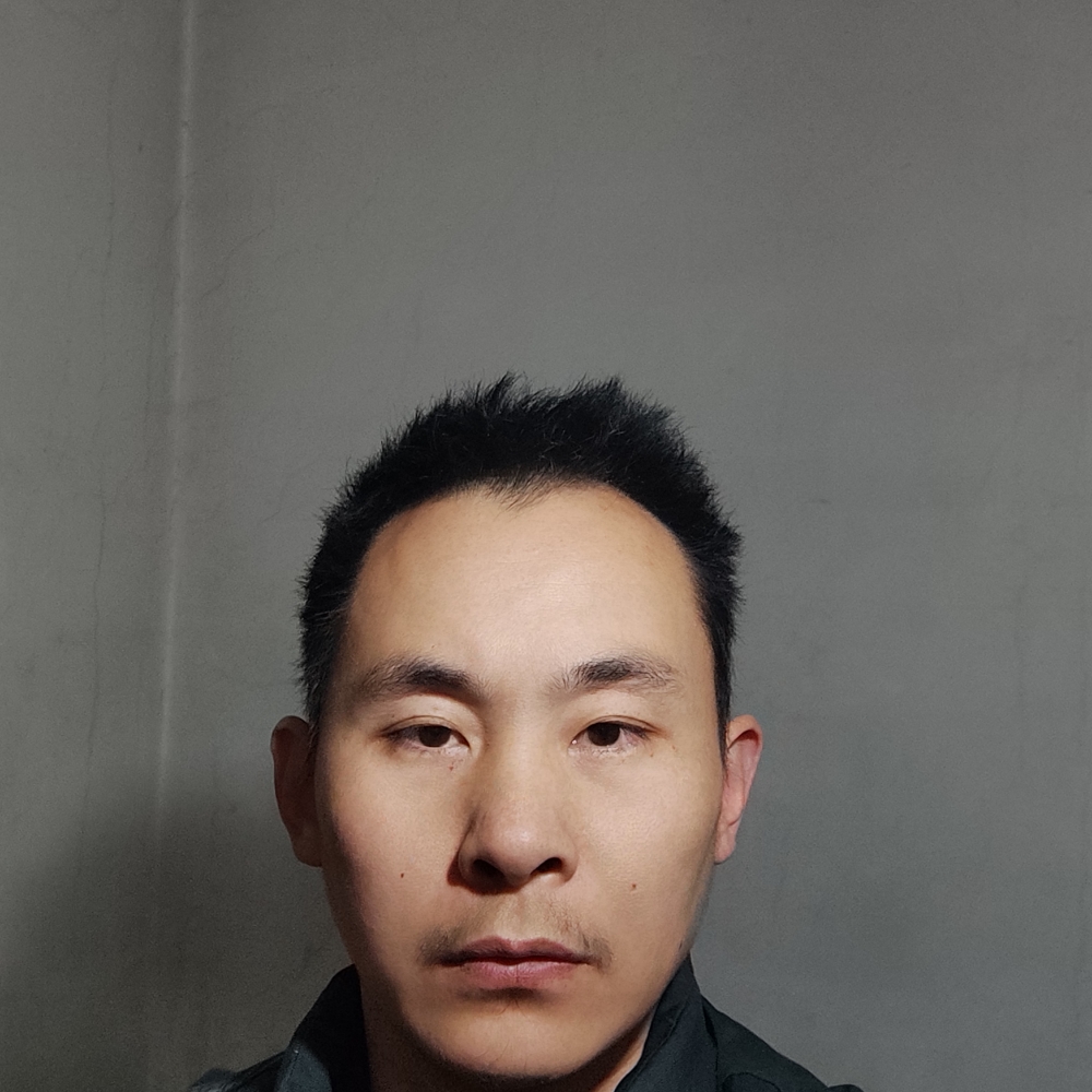 热心回眸画笔的照片