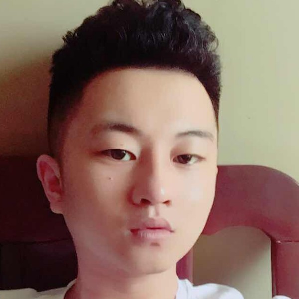 黑色幽的照片