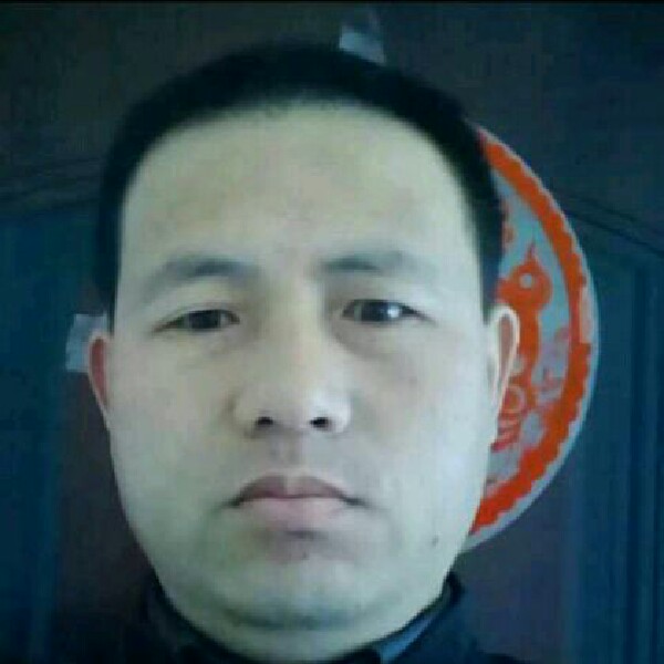 温馨的谎言与背叛的照片