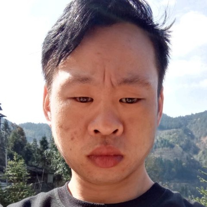 白云倾心透彻的照片