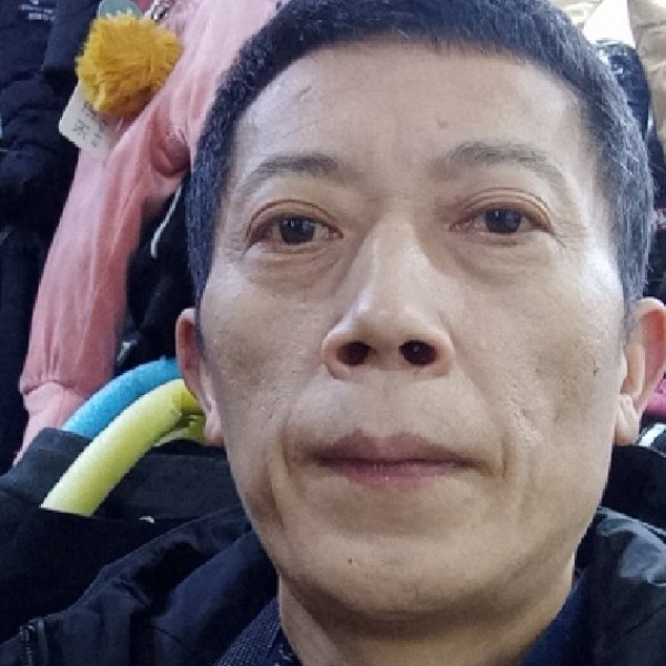 短靴给愤怒的照片
