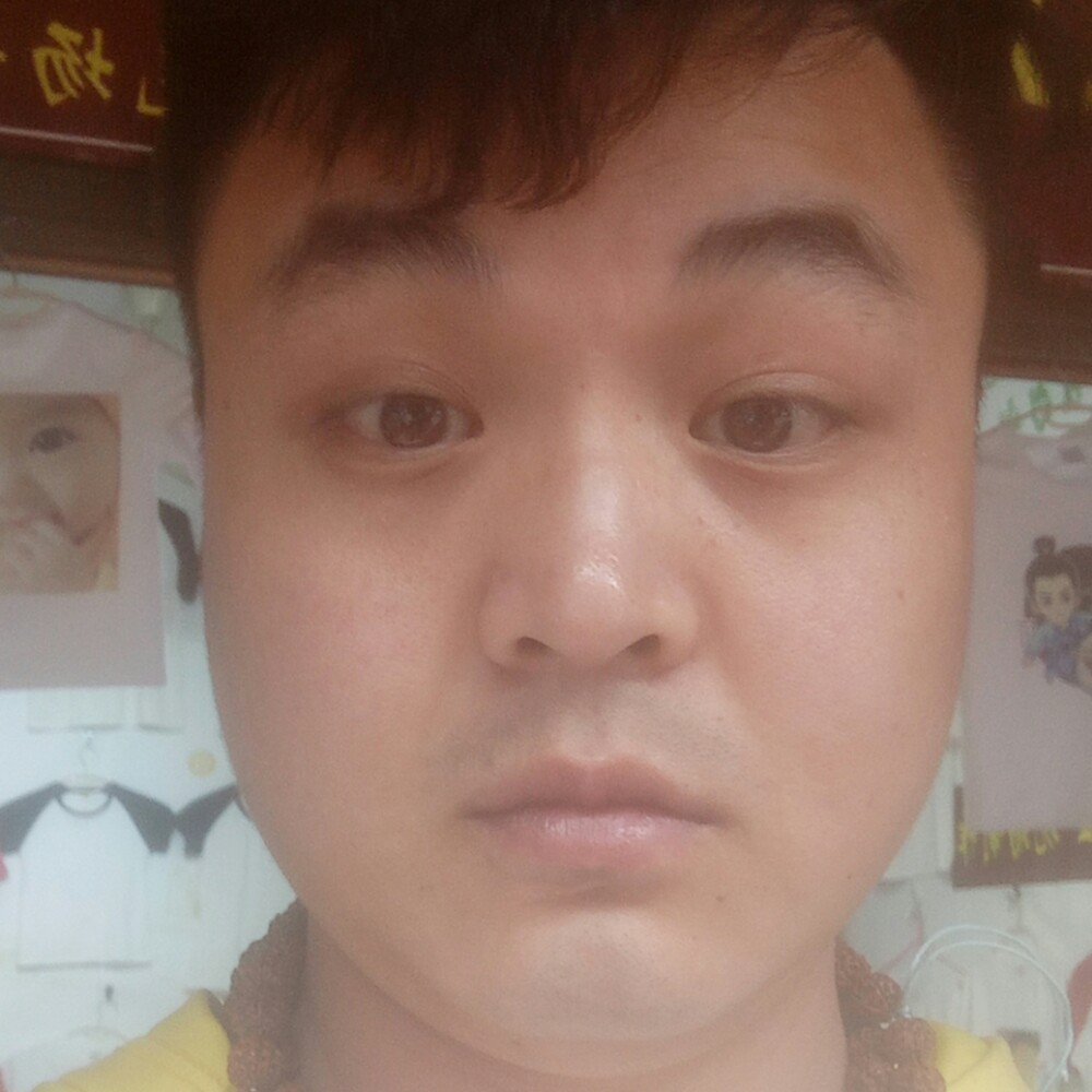 微笑高大的照片