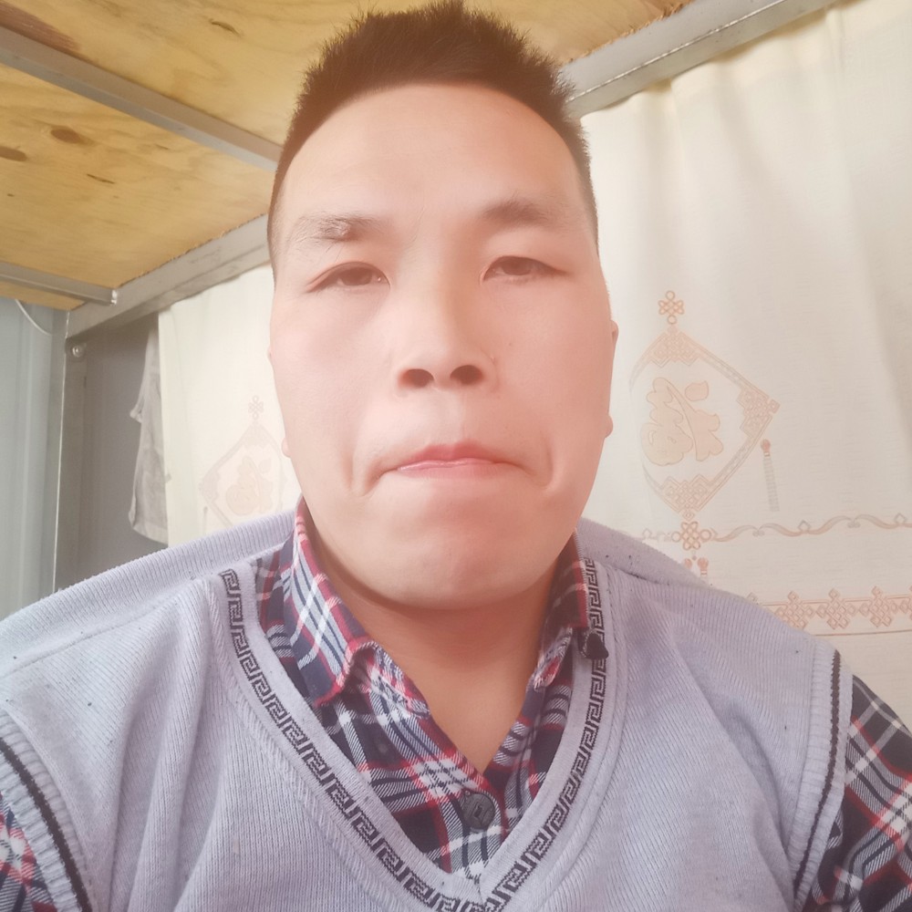 凉城深拥标致的照片