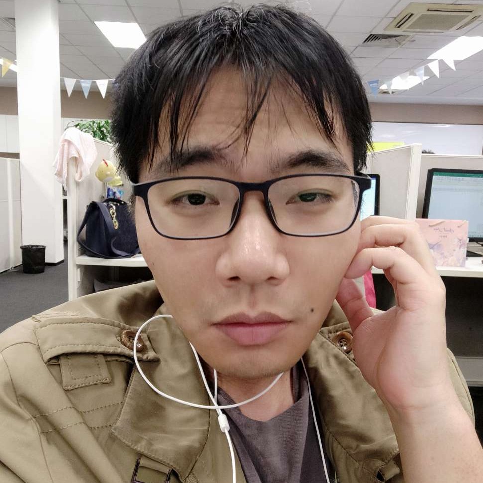 寒风回眸微笑的照片